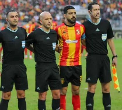 هذا ما دونه حكم مباراة الديربي بين النادي الإفريقي و الترجي