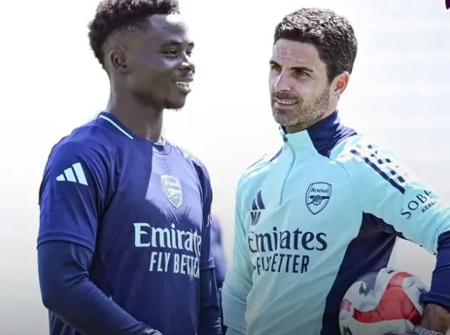 هل سيلعب ساكا ضد ريال مدريد في دوري أبطال أوروبا؟