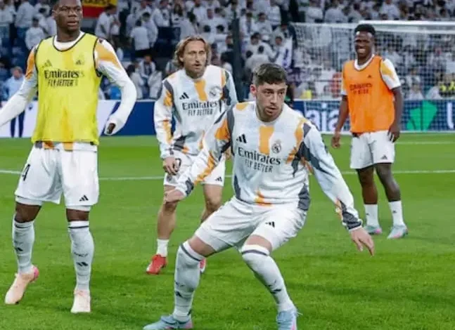 ريال مدريد يجدد عقد فاسكيز ومودريتش لمدة أسبوعين فقط