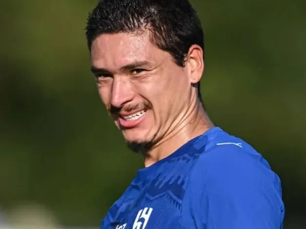 ما هي القنوات الناقلة لمباراة الهلال والأخدود