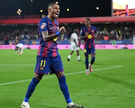 هل سيلعب لامين يامال ضد نيوكاسل؟ غيابات برشلونة اليوم ضد نيوكاسل