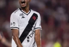 صفقات برشلونة 2026: توصل إلى اتفاق مع رايان ,من هو اللاعب رايان فيتور؟