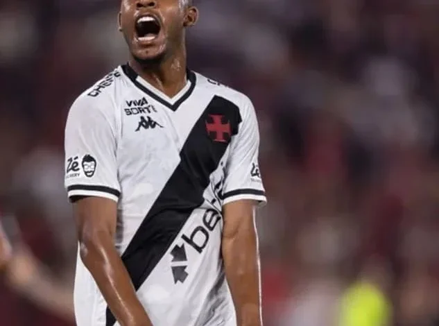 صفقات برشلونة 2026: توصل إلى اتفاق مع رايان ,من هو اللاعب رايان فيتور؟