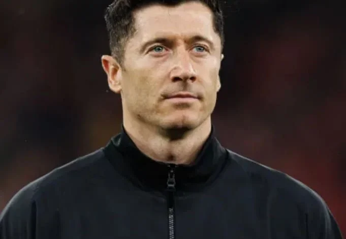 هل سيغادر ليفاندوفسكي برشلونة؟ ليفاندوفسكي يكشف عن مستقبله