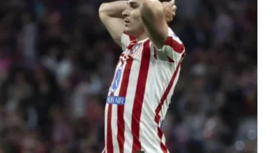 صفقات برشلونة 2026 : جوليان ألفاريز يفضل برشلونة